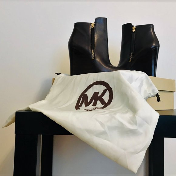 Michael Kors Clara Bootie - NEVER WORN - Picture 10 of 10